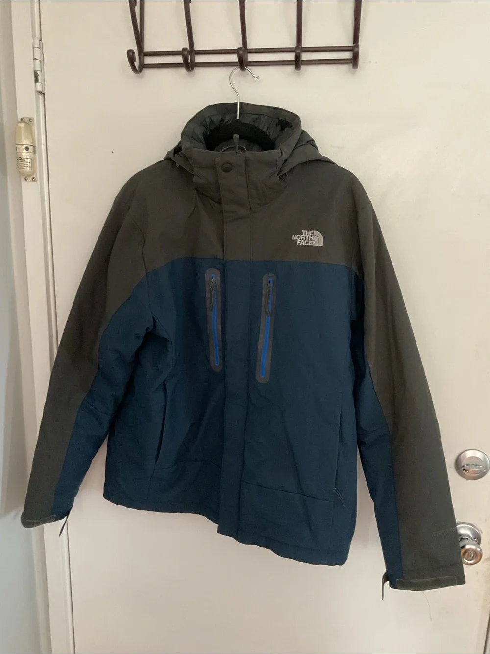 The North Face Men's Two-Tone Hooded Ski Jacket in Dark Gray & Deep Blue